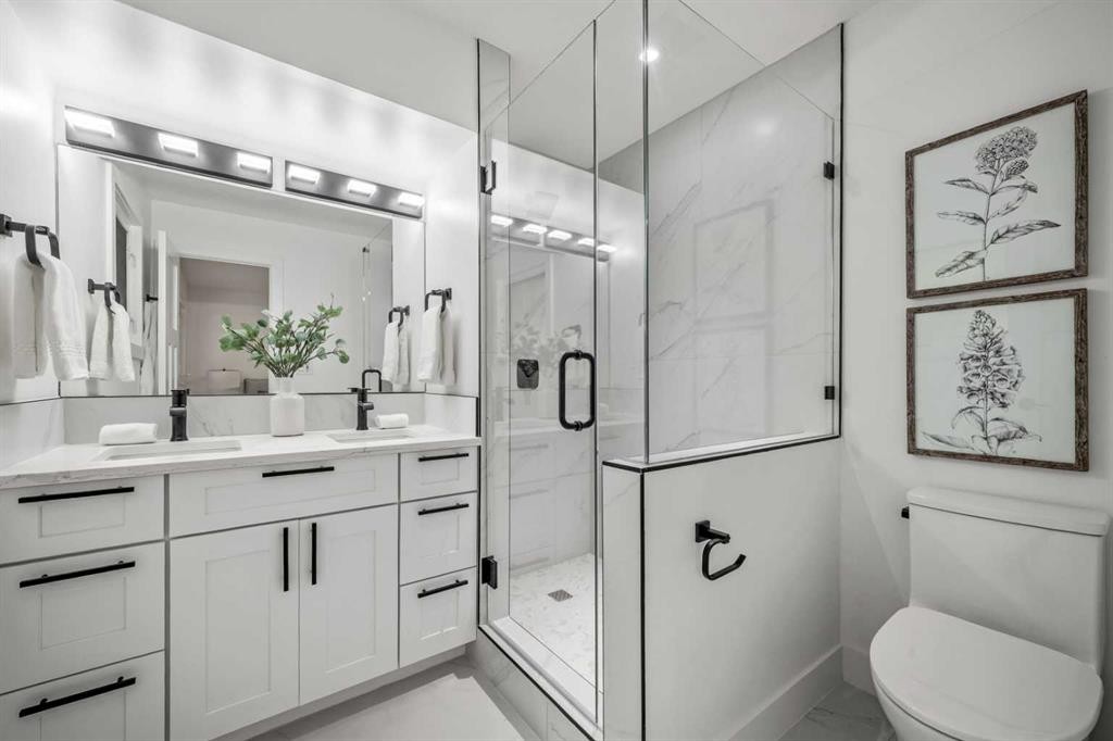 235 Lake Rosen Crescent Se, Calgary, AB - Indoor Photo Showing Bathroom