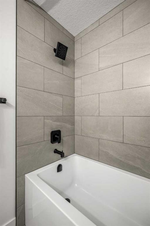 235 Lake Rosen Crescent Se, Calgary, AB - Indoor Photo Showing Bathroom