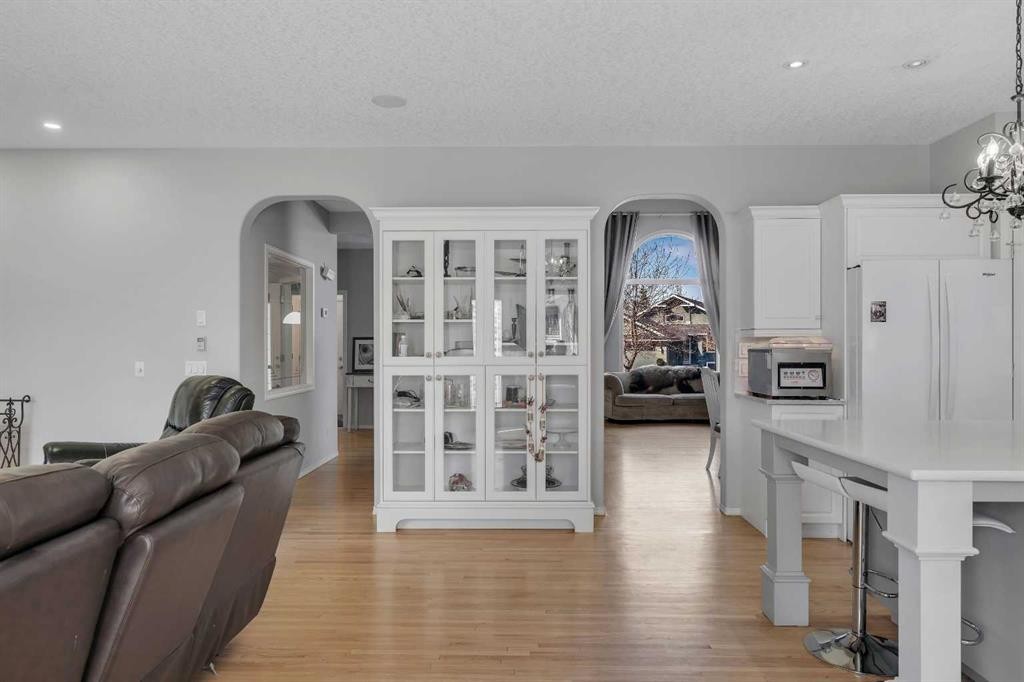 37 Mt Yamnuska Place Se, Calgary, AB - Indoor