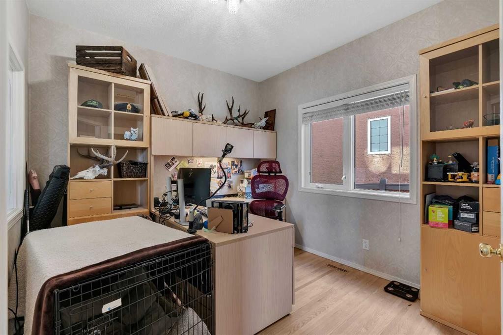 37 Mt Yamnuska Place Se, Calgary, AB - Indoor
