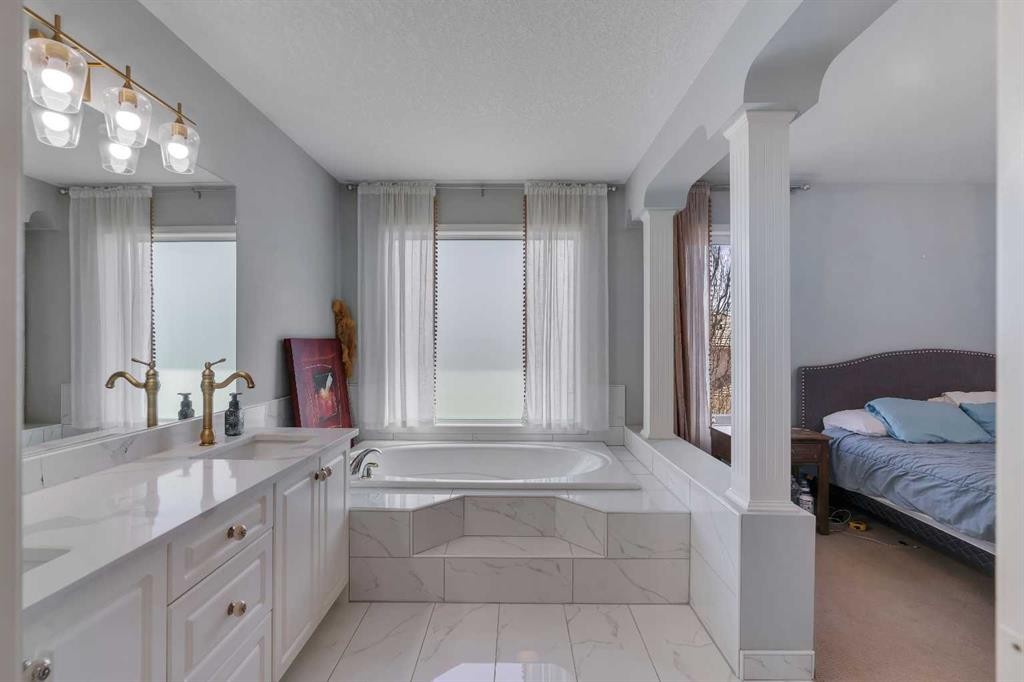 37 Mt Yamnuska Place Se, Calgary, AB - Indoor Photo Showing Bathroom