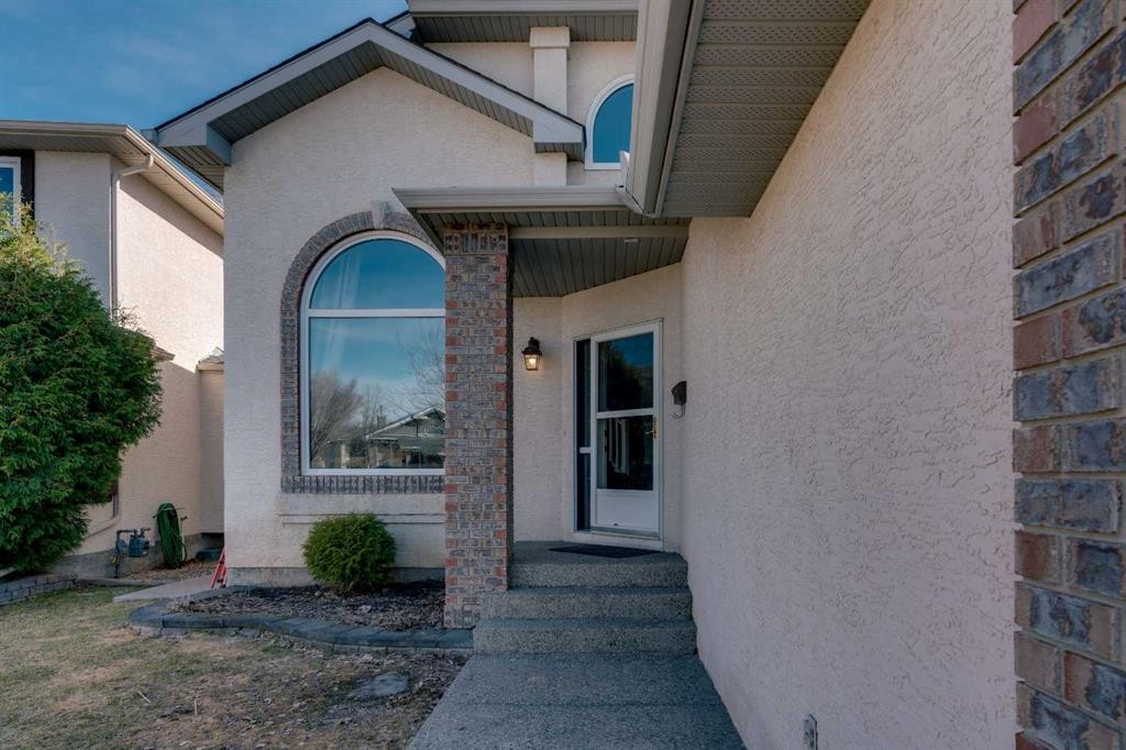 37 Mt Yamnuska Place Se, Calgary, AB - Outdoor With Exterior