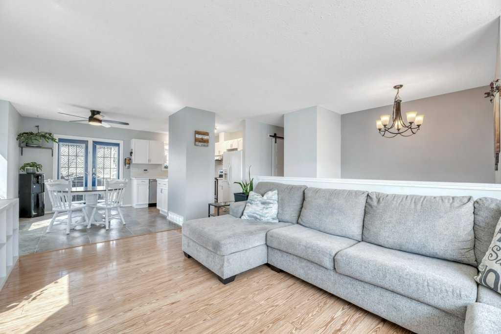 191 Strathaven Crescent, Strathmore, AB - Indoor Photo Showing Living Room