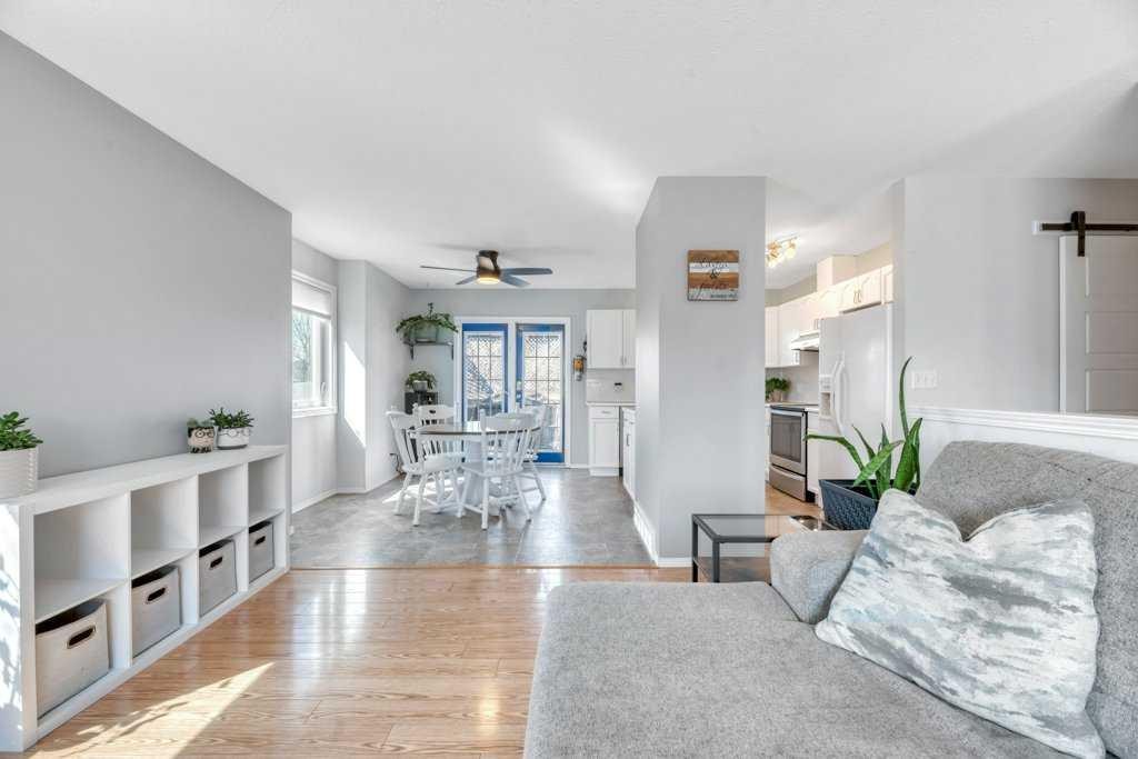 191 Strathaven Crescent, Strathmore, AB - Indoor Photo Showing Living Room
