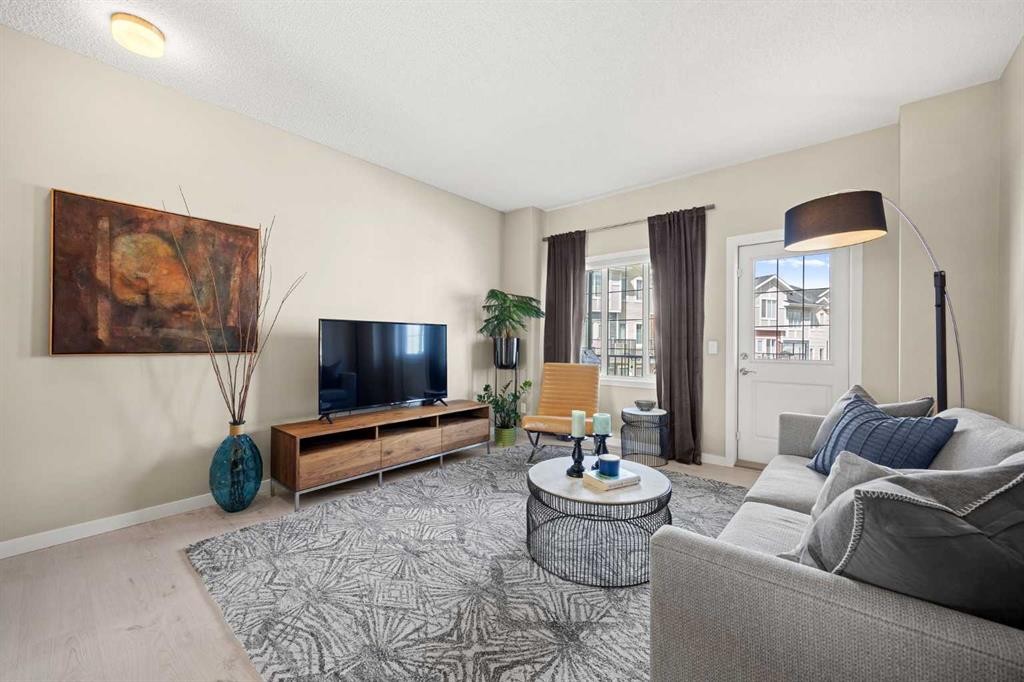 496 Nolan Hill Boulevard Nw, Calgary, AB - Indoor Photo Showing Living Room
