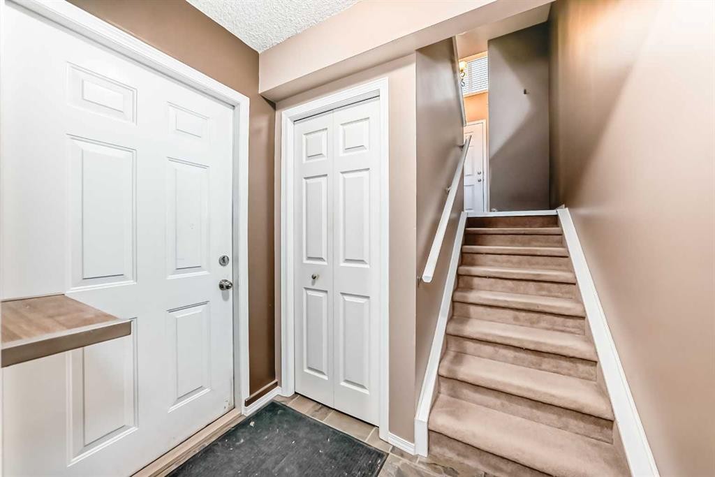 112 Country Village Cape Ne, Calgary, AB - Indoor Photo Showing Other Room