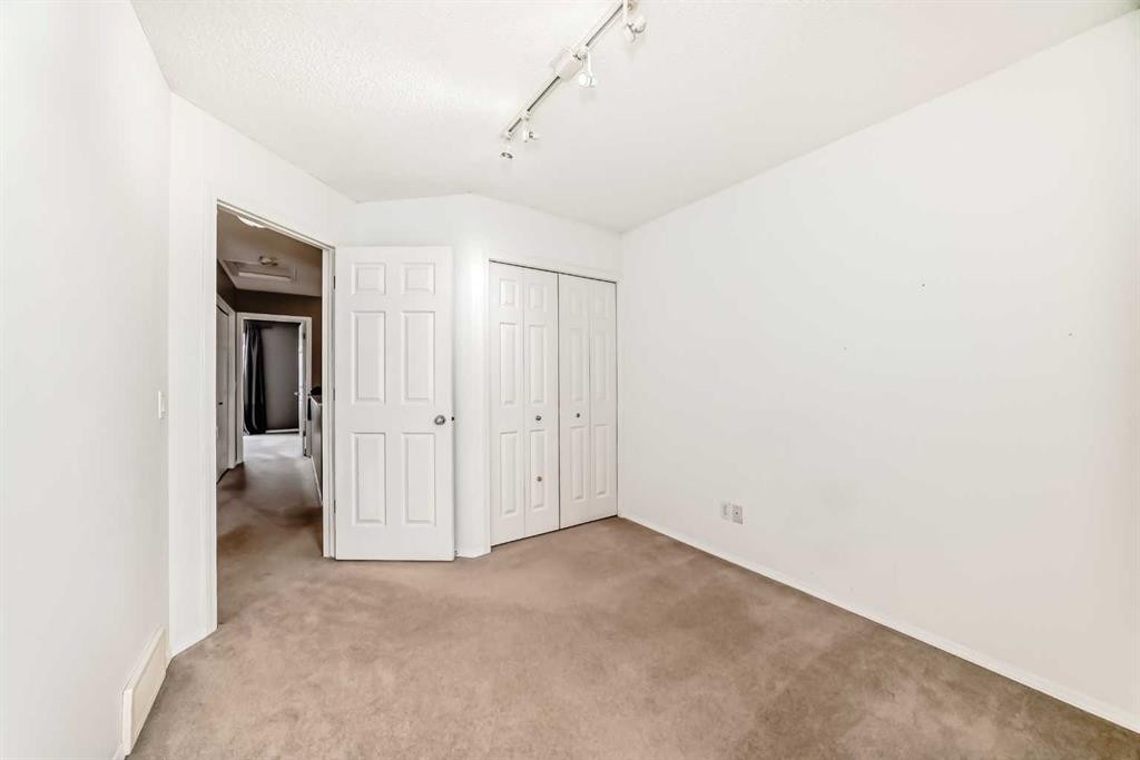 112 Country Village Cape Ne, Calgary, AB - Indoor Photo Showing Other Room