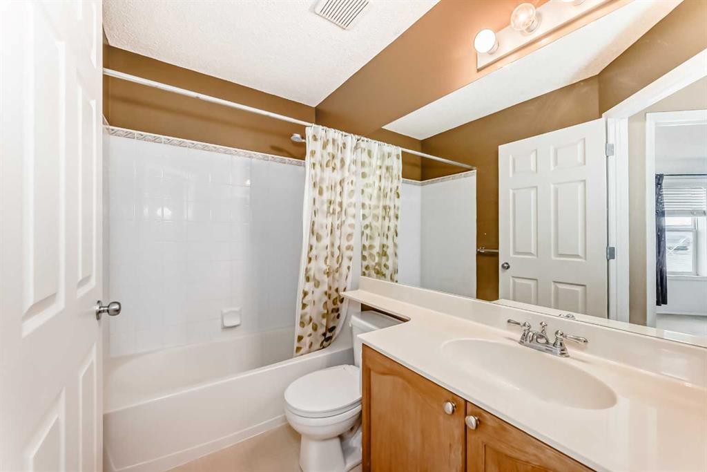 112 Country Village Cape Ne, Calgary, AB - Indoor Photo Showing Bathroom