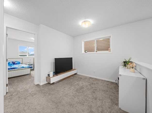 136 Lucas Street Nw, Calgary, AB - Indoor Photo Showing Other Room