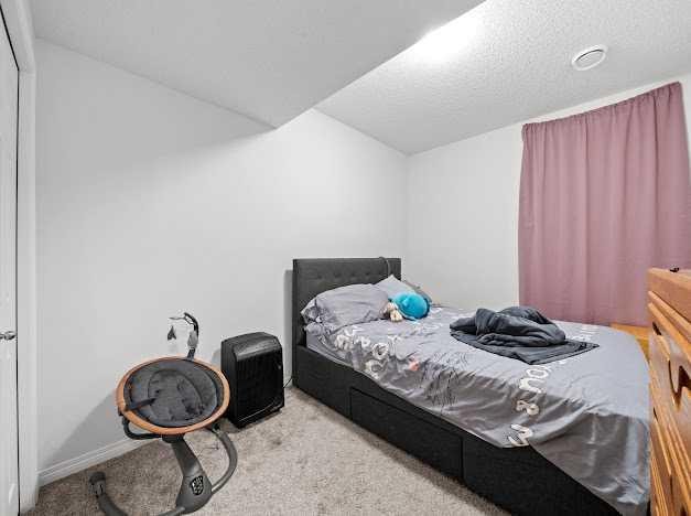 136 Lucas Street Nw, Calgary, AB - Indoor Photo Showing Bedroom