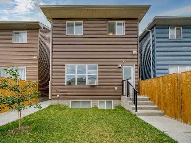 136 Lucas Street Nw, Calgary, AB - Outdoor With Exterior