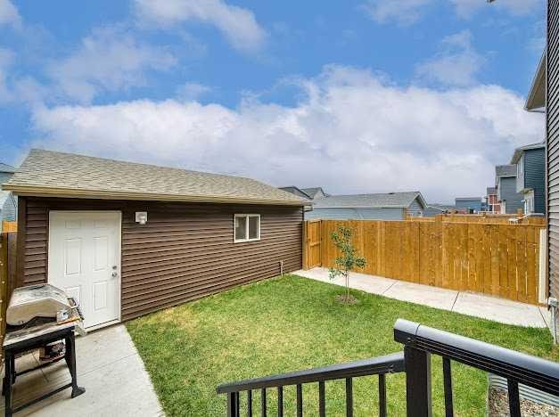 136 Lucas Street Nw, Calgary, AB - Outdoor