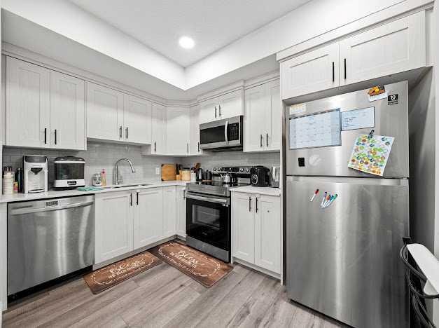 136 Lucas Street Nw, Calgary, AB - Indoor Photo Showing Kitchen With Stainless Steel Kitchen