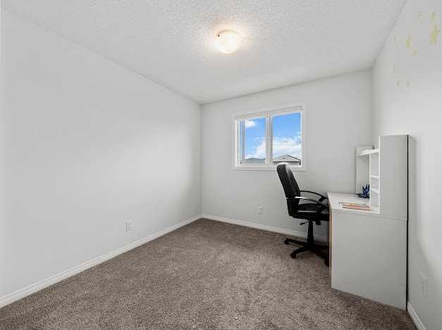 136 Lucas Street Nw, Calgary, AB - Indoor