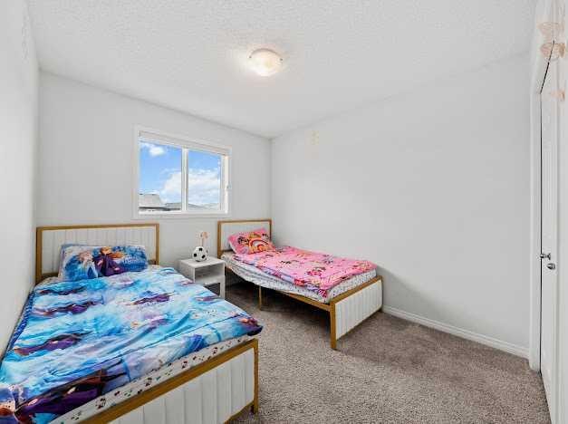 136 Lucas Street Nw, Calgary, AB - Indoor Photo Showing Bedroom