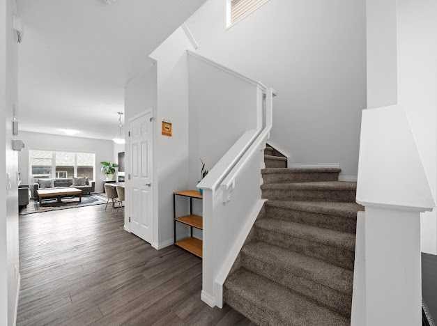 136 Lucas Street Nw, Calgary, AB - Indoor Photo Showing Other Room