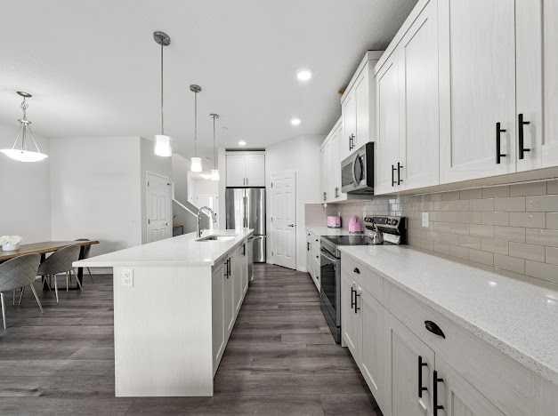 136 Lucas Street Nw, Calgary, AB - Indoor Photo Showing Kitchen With Upgraded Kitchen