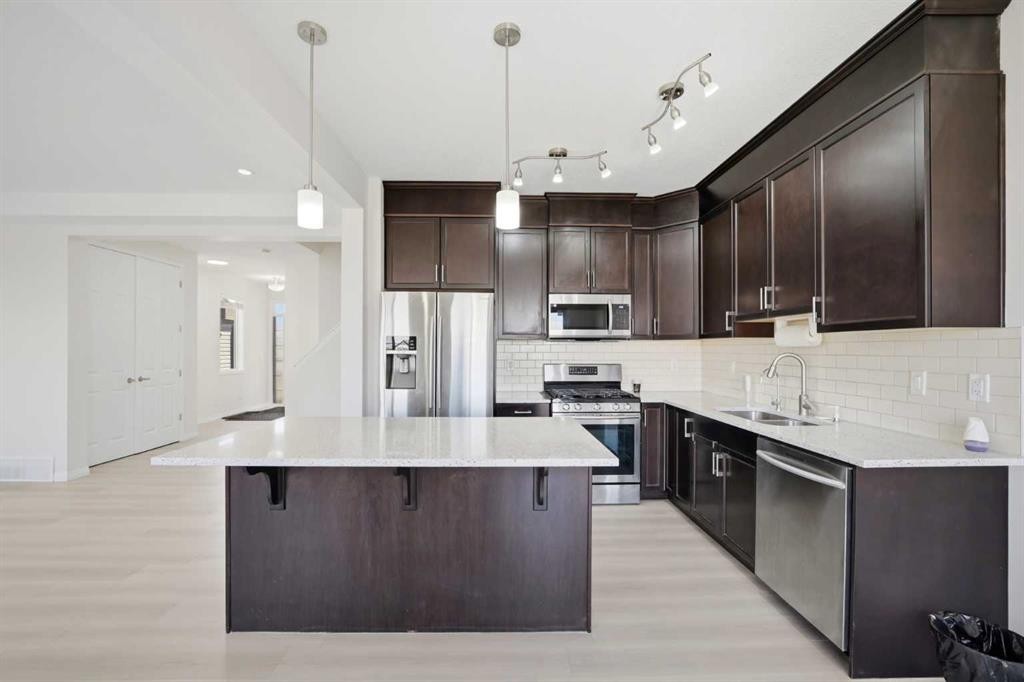 193 Cityscape Gardens Ne, Calgary, AB - Indoor Photo Showing Kitchen With Double Sink With Upgraded Kitchen