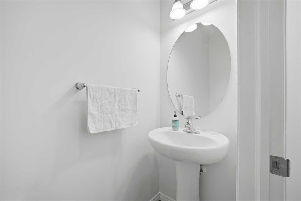 193 Cityscape Gardens Ne, Calgary, AB - Indoor Photo Showing Bathroom
