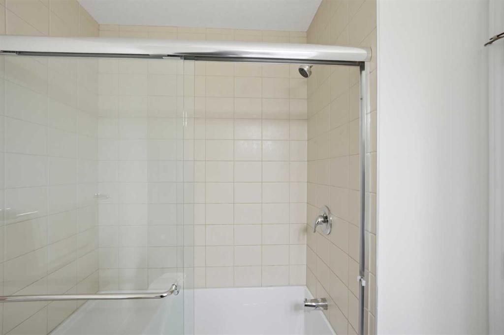 193 Cityscape Gardens Ne, Calgary, AB - Indoor Photo Showing Bathroom