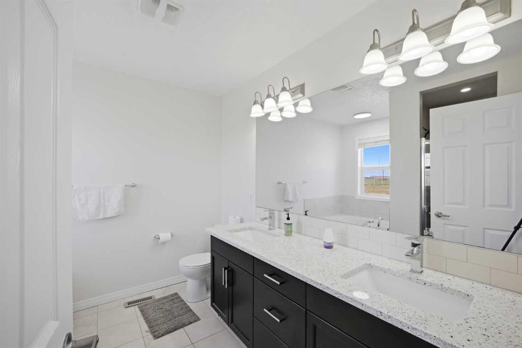 193 Cityscape Gardens Ne, Calgary, AB - Indoor Photo Showing Bathroom