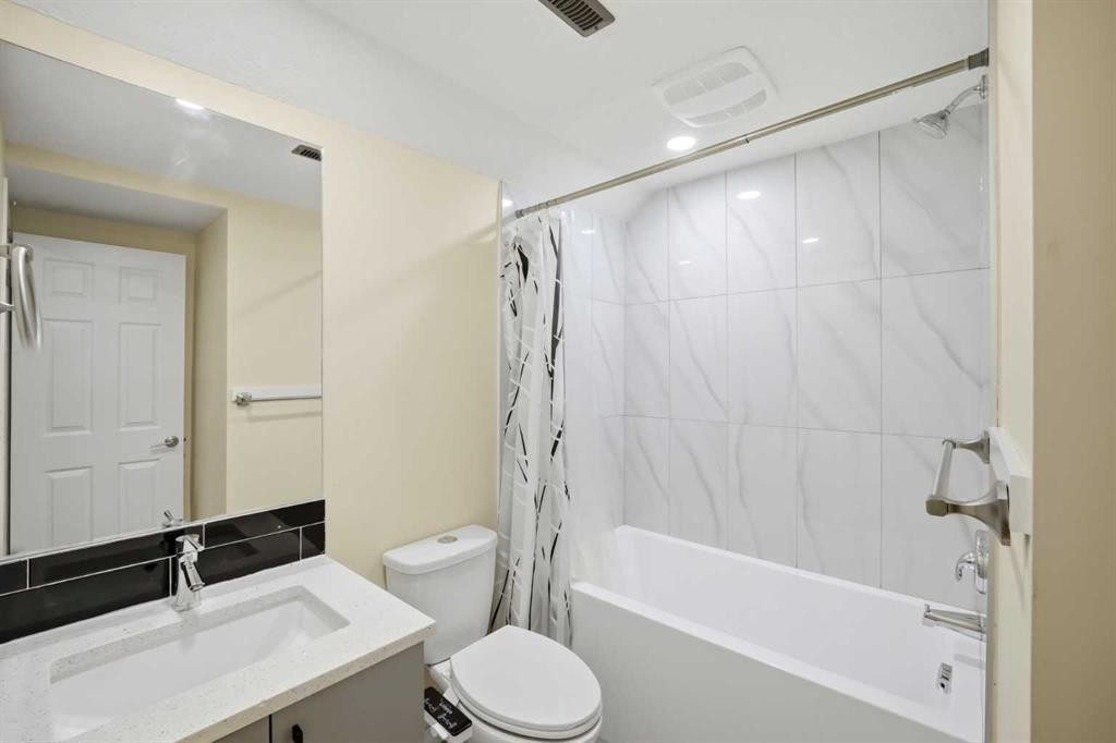 193 Cityscape Gardens Ne, Calgary, AB - Indoor Photo Showing Bathroom