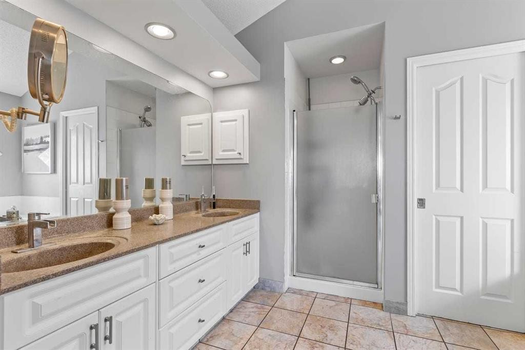 12 Arbour Estates Green Nw, Calgary, AB - Indoor Photo Showing Bathroom