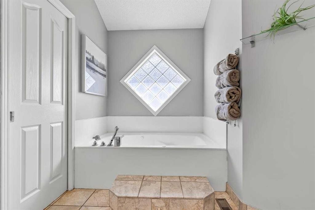 12 Arbour Estates Green Nw, Calgary, AB - Indoor Photo Showing Other Room