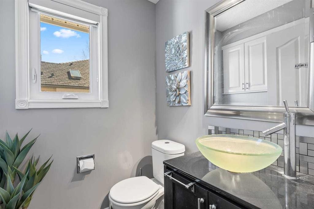 12 Arbour Estates Green Nw, Calgary, AB - Indoor Photo Showing Bathroom