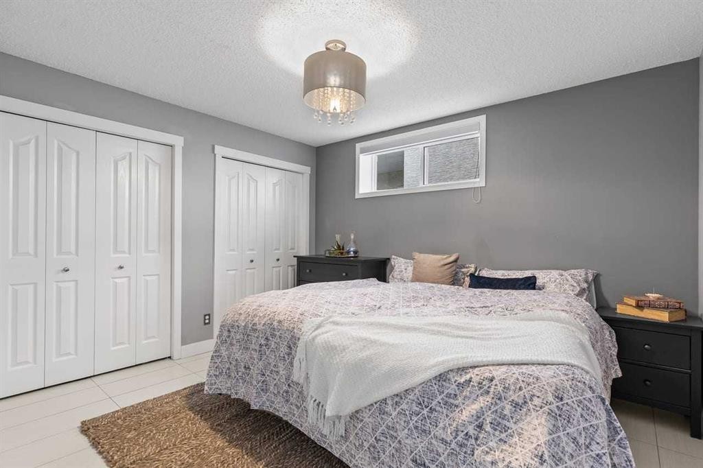 12 Arbour Estates Green Nw, Calgary, AB - Indoor Photo Showing Bedroom