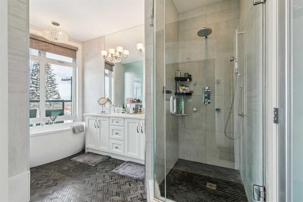 2109 20 Avenue Sw, Calgary, AB - Indoor Photo Showing Bathroom