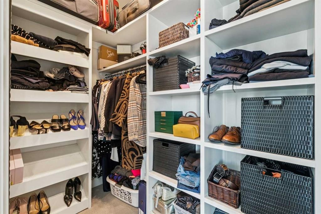 2109 20 Avenue Sw, Calgary, AB - Indoor With Storage