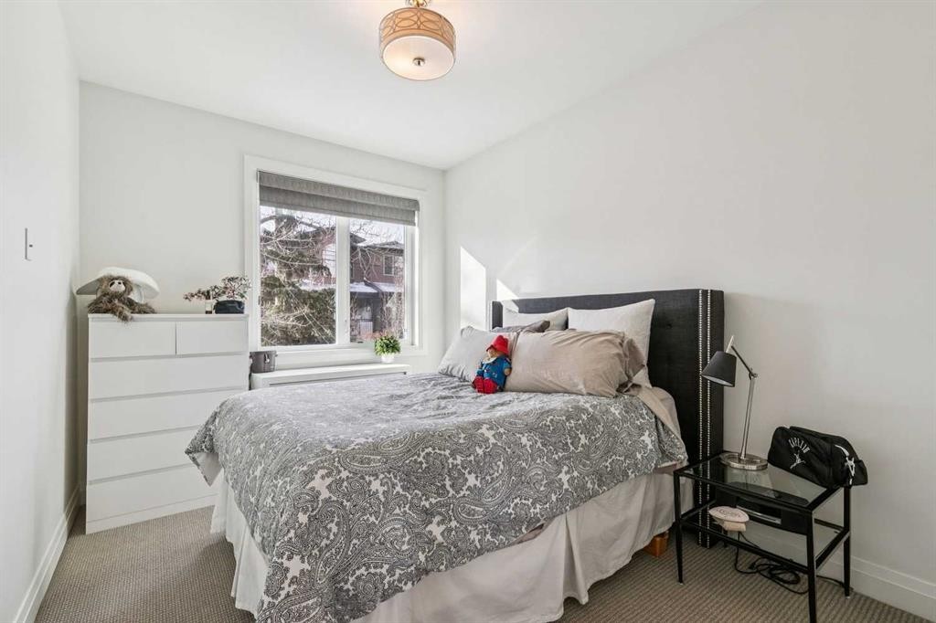 2109 20 Avenue Sw, Calgary, AB - Indoor Photo Showing Bedroom