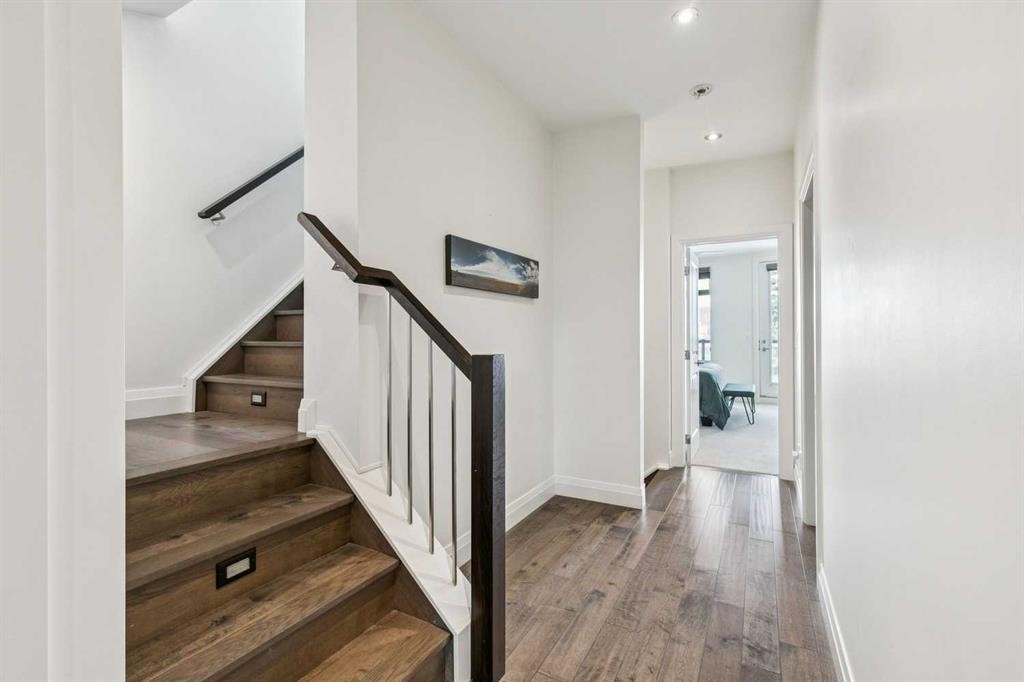 2109 20 Avenue Sw, Calgary, AB - Indoor Photo Showing Other Room