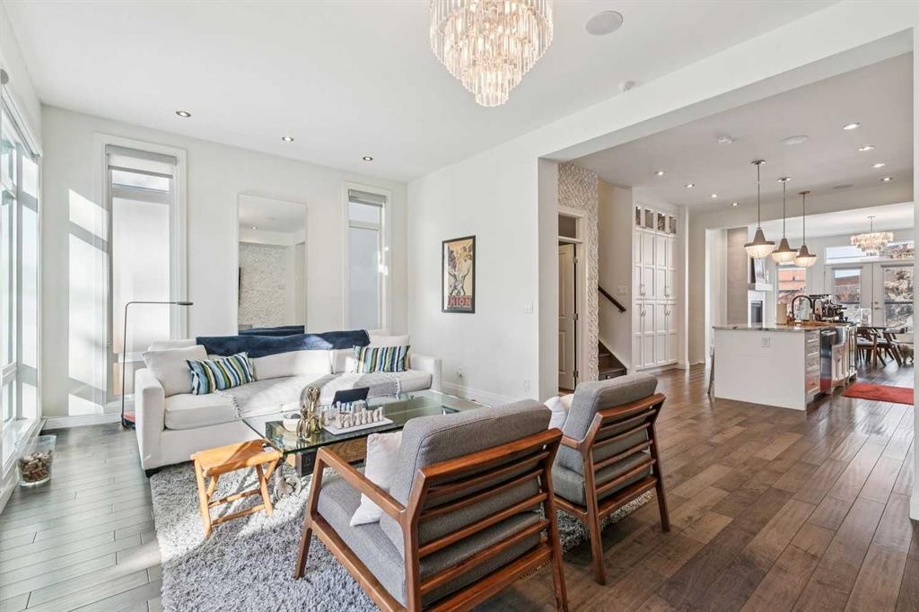 2109 20 Avenue Sw, Calgary, AB - Indoor Photo Showing Living Room