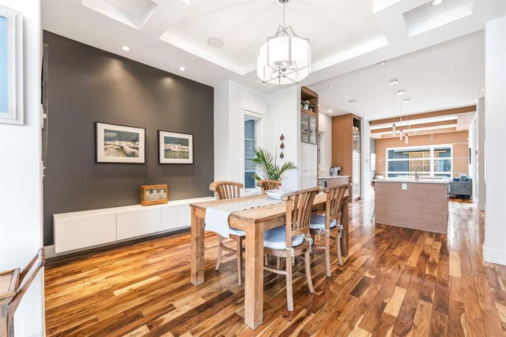 2027 42 Avenue Sw, Calgary, AB - Indoor Photo Showing Dining Room