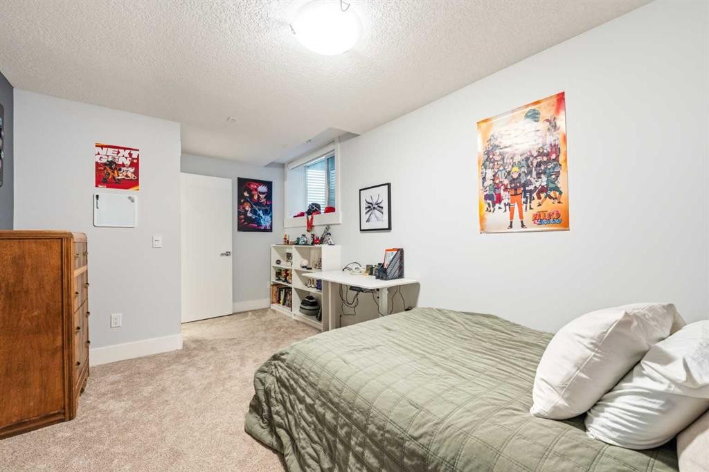 2027 42 Avenue Sw, Calgary, AB - Indoor Photo Showing Bedroom