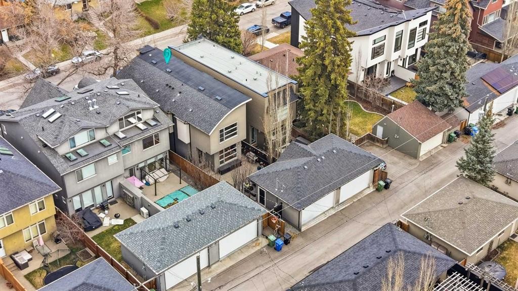 2027 42 Avenue Sw, Calgary, AB - Outdoor