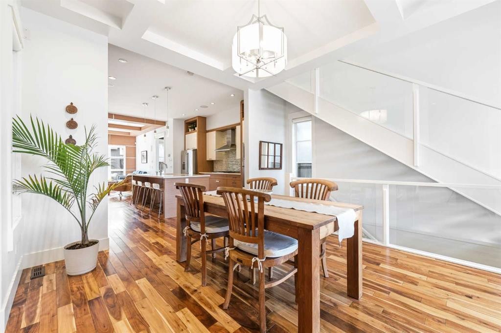 2027 42 Avenue Sw, Calgary, AB - Indoor Photo Showing Dining Room