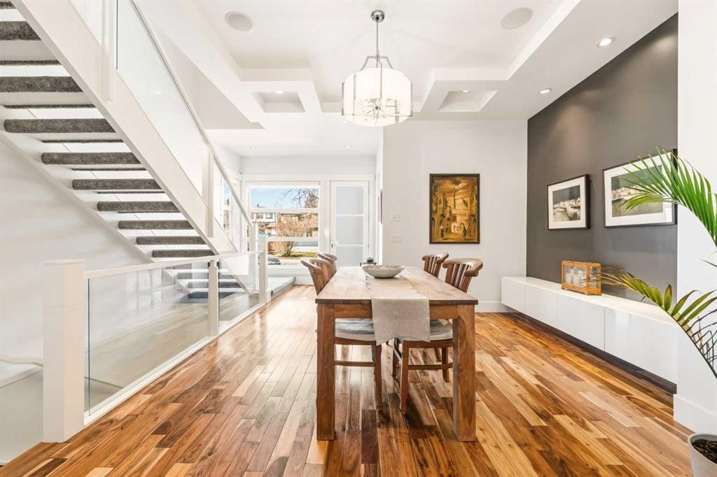 2027 42 Avenue Sw, Calgary, AB - Indoor Photo Showing Other Room