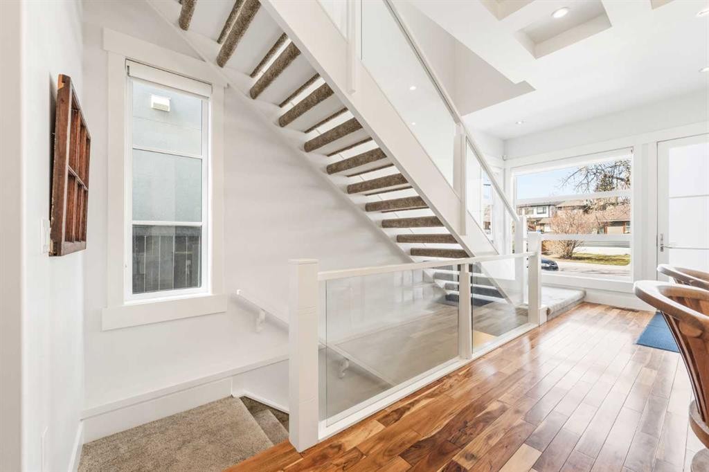 2027 42 Avenue Sw, Calgary, AB - Indoor Photo Showing Other Room