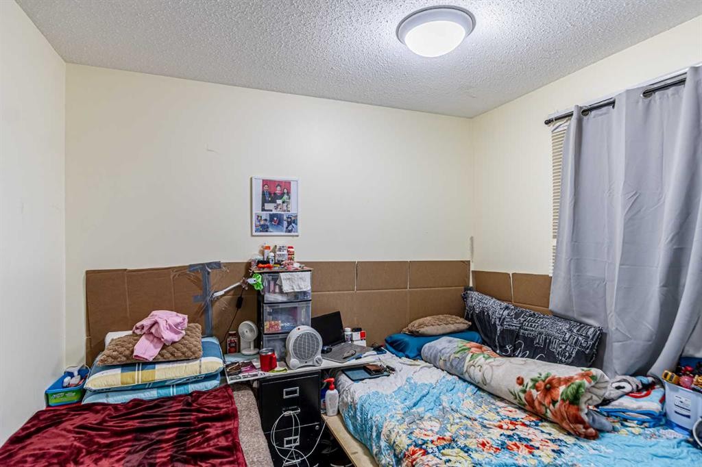 121 Margate Close Ne, Calgary, AB - Indoor Photo Showing Bedroom
