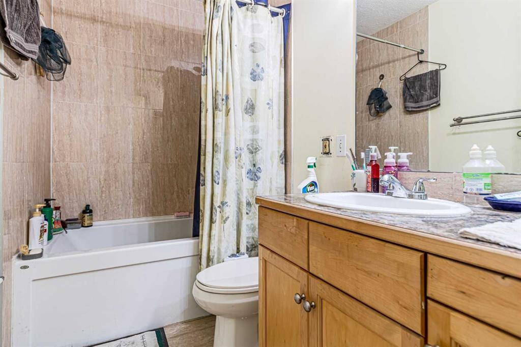121 Margate Close Ne, Calgary, AB - Indoor Photo Showing Bathroom