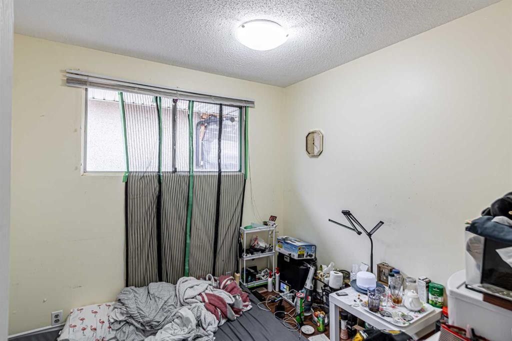 121 Margate Close Ne, Calgary, AB - Indoor Photo Showing Bedroom