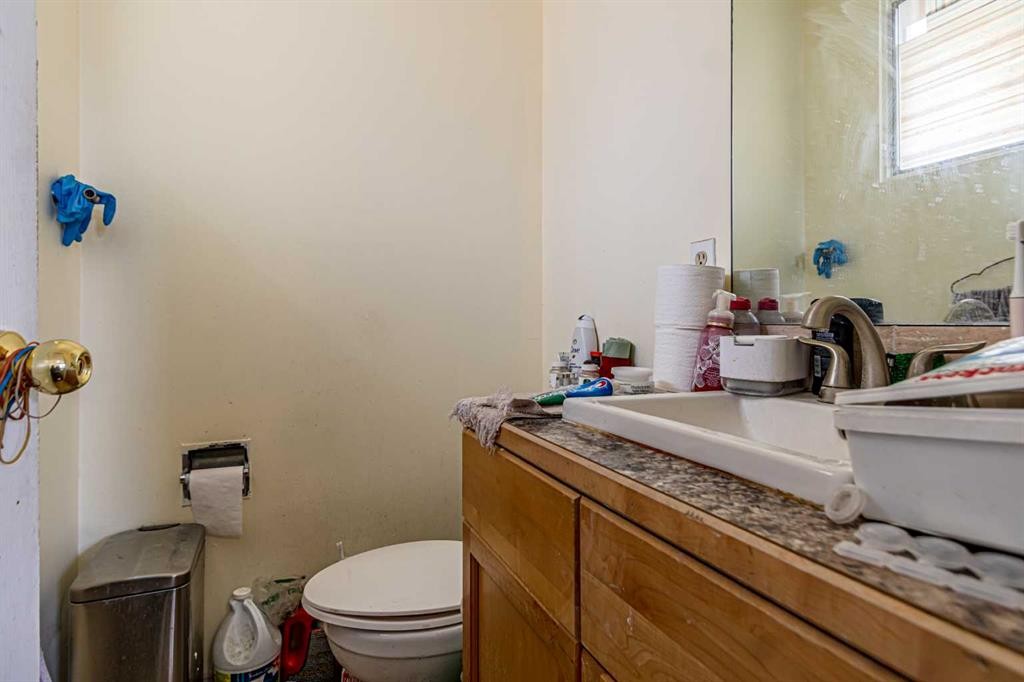 121 Margate Close Ne, Calgary, AB - Indoor Photo Showing Bathroom