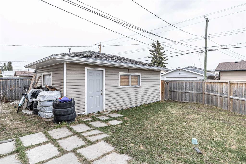 121 Margate Close Ne, Calgary, AB - Outdoor