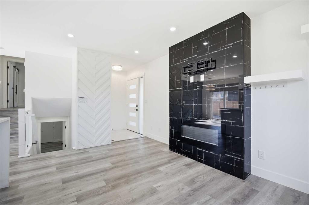 248 Castledale Way Ne, Calgary, AB - Indoor Photo Showing Other Room