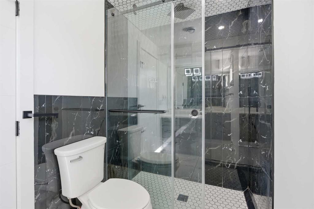 248 Castledale Way Ne, Calgary, AB - Indoor Photo Showing Bathroom