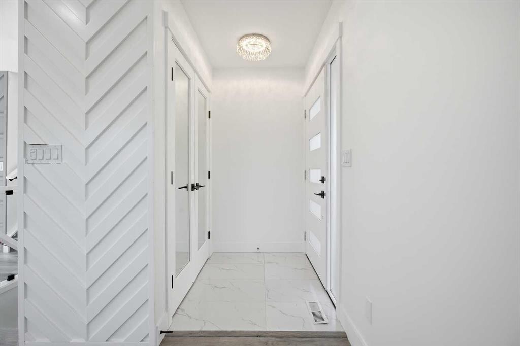 248 Castledale Way Ne, Calgary, AB - Indoor Photo Showing Other Room