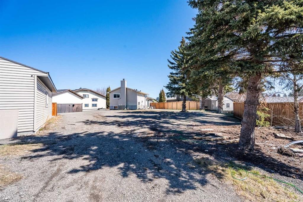 248 Castledale Way Ne, Calgary, AB - Outdoor